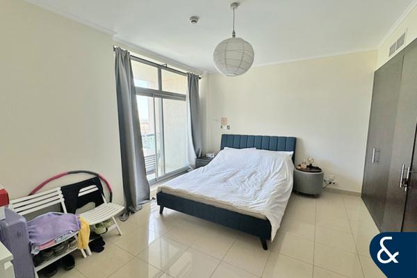 Lake View | Mid Floor | Large 1 Bedroom