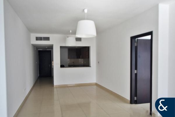 Lake View | 1 Bedroom | Spacious Layout