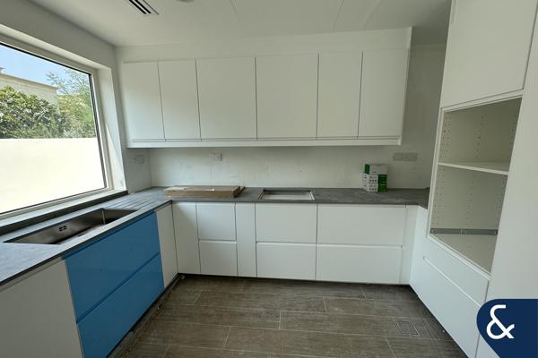 EXCLUSIVE | Walk to Souk | Upgraded