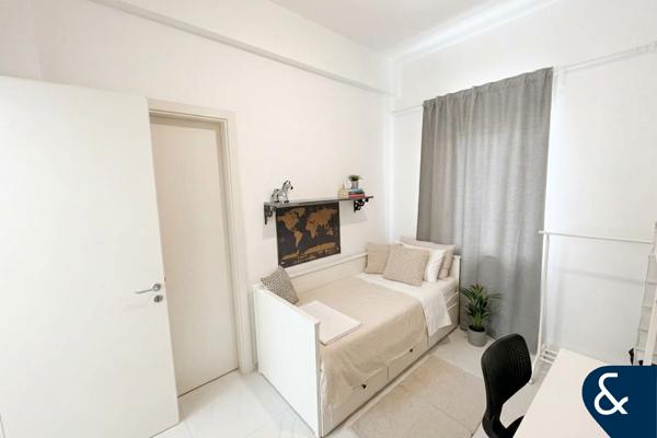 Well Maintained Lake View 3M In Springs 3