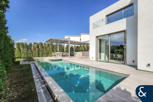 Exquisite Smart Home Villa Stunning Lake View