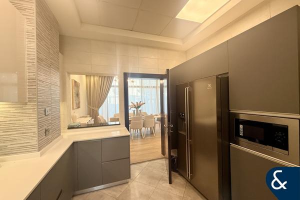 Single Row | 4-Bedroom Townhouse | Vacant