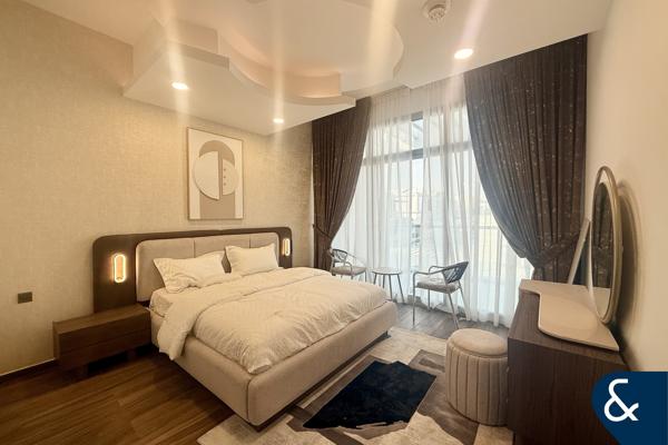 Single Row | 4-Bedroom Townhouse | Vacant