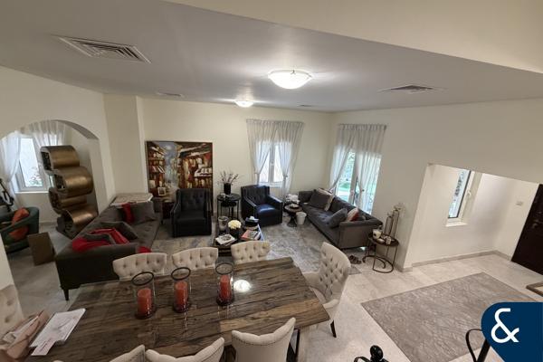 Beautiful | 5 Bed + Study |  Pool + maid