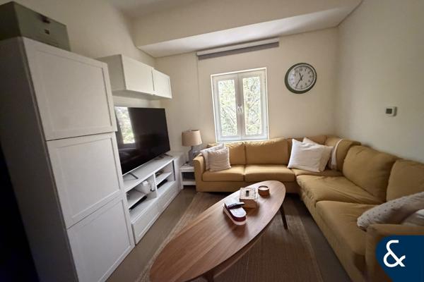 Beautiful | 5 Bed + Study |  Pool + maid