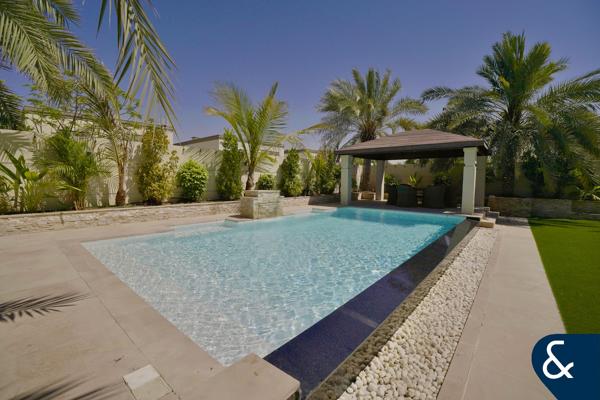 4 Bed | Extended | Upgraded | 7.4k Plot