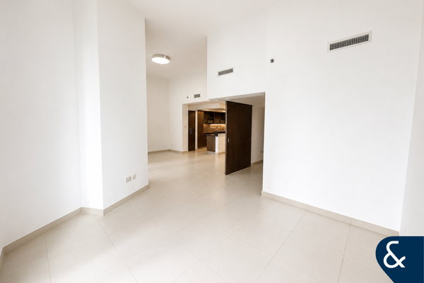 Boulevard Facing | Vacant | Large Layout