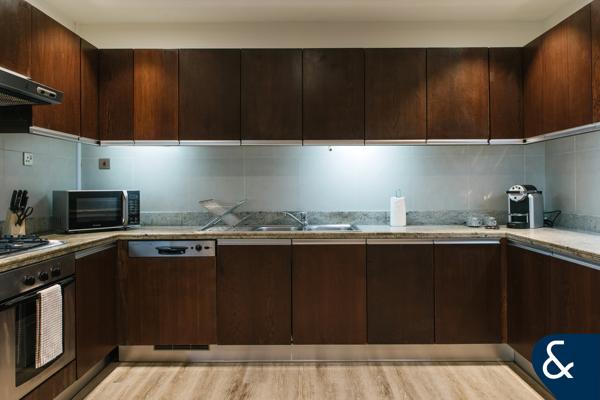 3 Bedrooms | Upgraded | High Floor