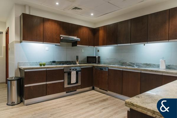 3 Bedrooms | Upgraded | High Floor