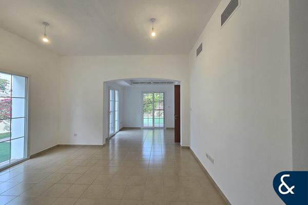 Upgraded | Corner Plot | Vacant | 3 Beds