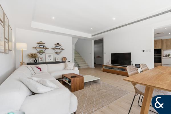 Fully Upgraded | Remodelled 3M | Private Pool