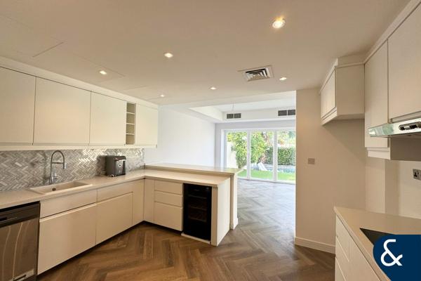Upgraded Five-Bed / Lake & Skyline Views