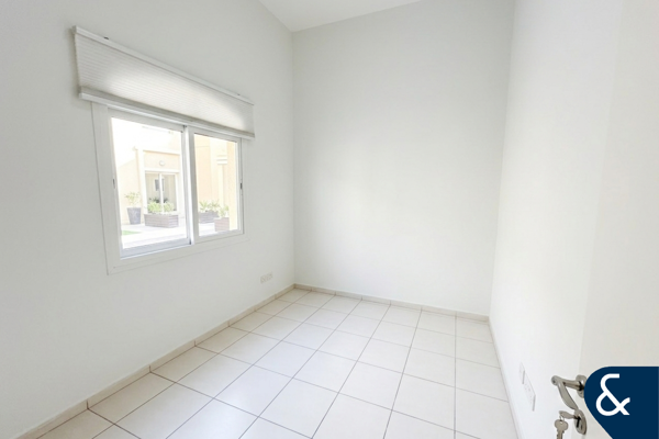Vacant | 2 Bedroom | Near Pool And Park