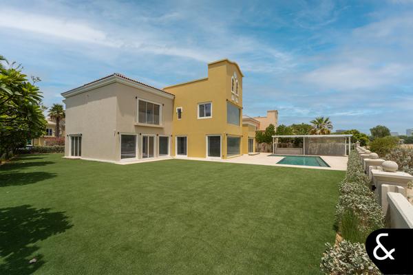 Unmatched Luxury | Fully Upgraded 6 Bed Villa
