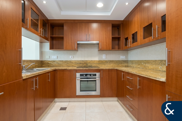 1 Bedroom | Full lake views | Mid floor