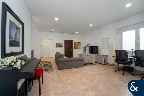 Corner Townhouse | Quiet Location | Exclusive