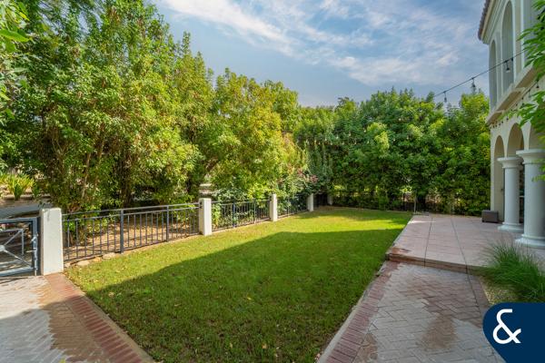 Corner Townhouse | Quiet Location | Exclusive