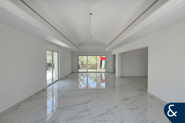 Upgraded Bungalow | Huge 10,632 sqft Plot