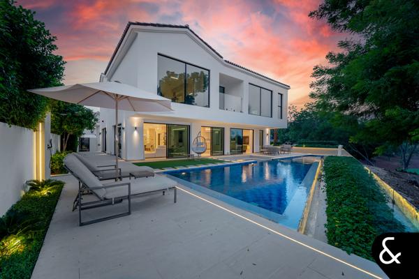 Exclusive Mansion overlooking Earth Golf Course