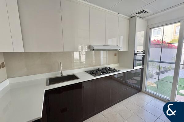 2 Bedrooms + Study | Upgraded | AVAILABLE NOW