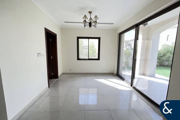4 Beds | Single Row | Type 2 Layout | Vacant