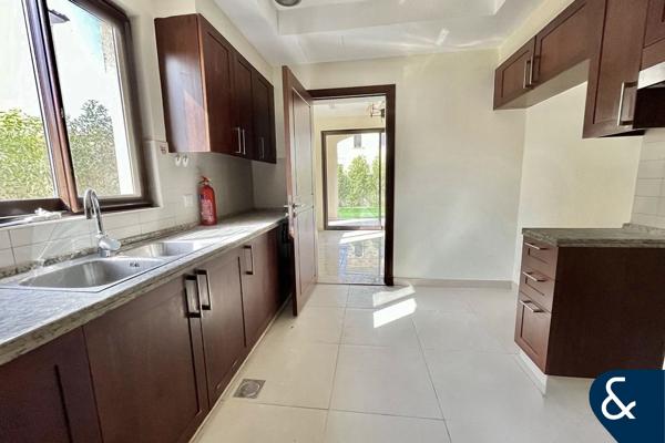 4 Beds | Single Row | Type 2 Layout | Vacant