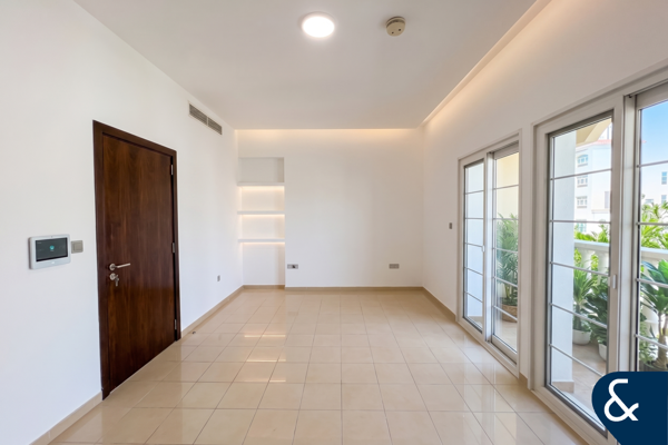 VOT | Private Garden | Great Location