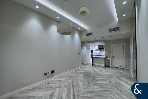 Modern | Fully Upgraded | Private Garden