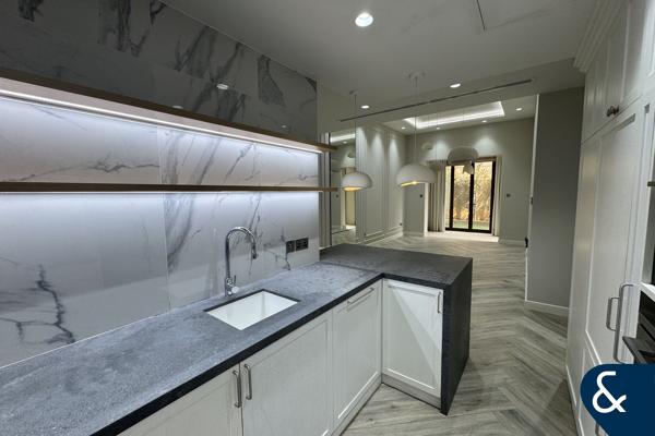 Modern | Fully Upgraded | Private Garden