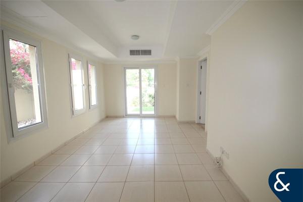 Private Location | Single Row | Near Park