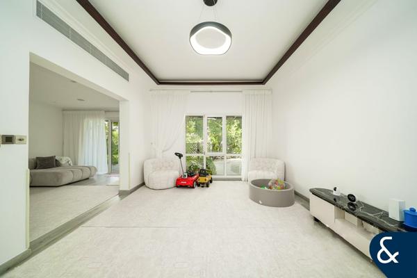 5 Beds | Fully Upgraded | Lake View | 5 Beds