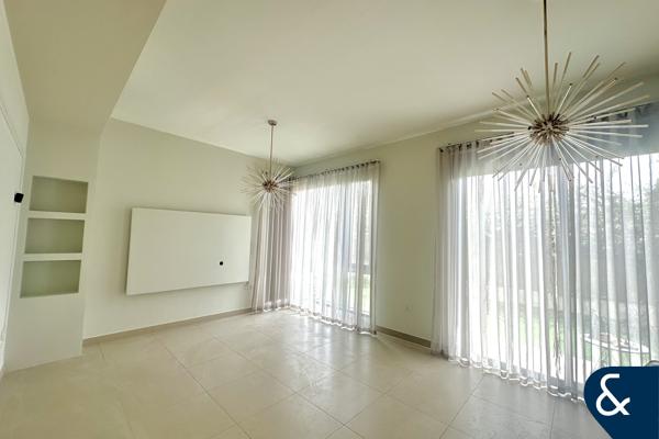 Single Row | Upgraded | Vacant | 4 Bed