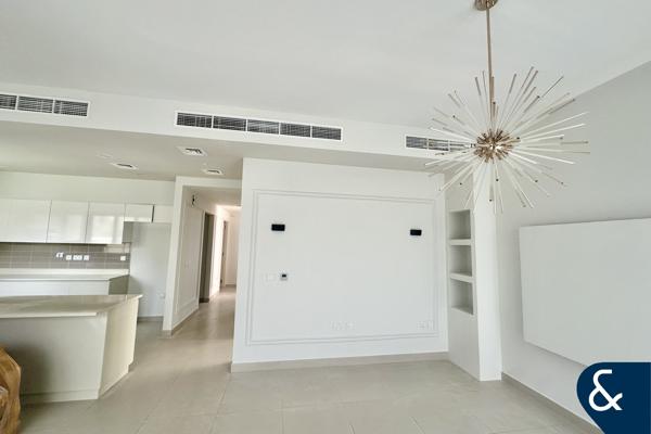 Single Row | Upgraded | Vacant | 4 Bed