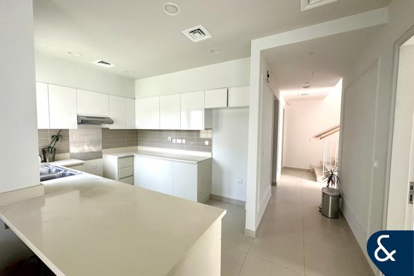 Single Row | Upgraded | Vacant | 4 Bed