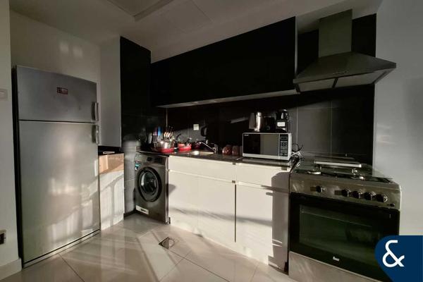 884.69 SQFT | PRIVATE GARDEN | VACANT