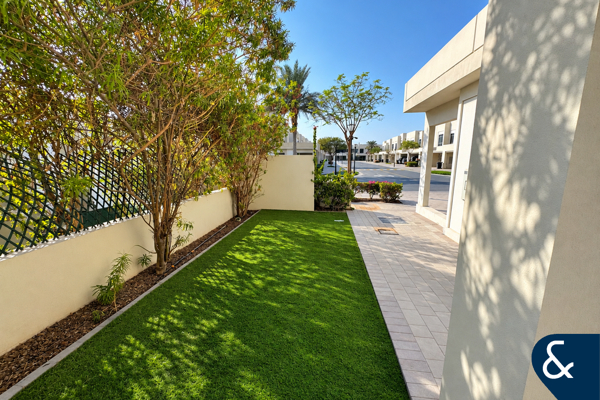 Single Row | Family Friendly | 4 Bed + Maids