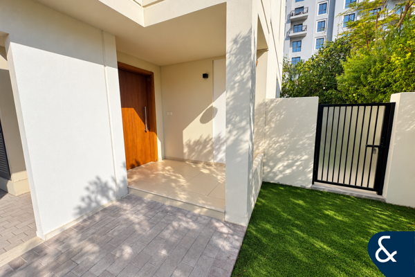 Single Row | Family Friendly | 4 Bed + Maids