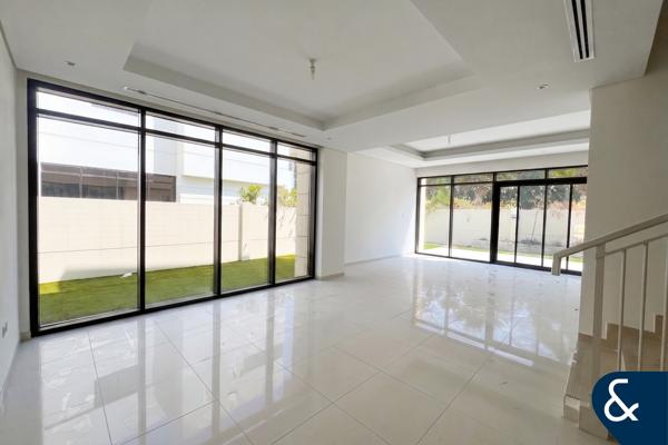 Single row THL | Next to Park | Big Plot