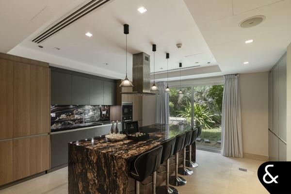 Renovated | Beachfront | Vacant | Elevator