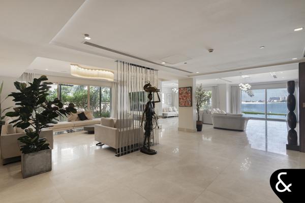 Renovated | Beachfront | Vacant | Elevator