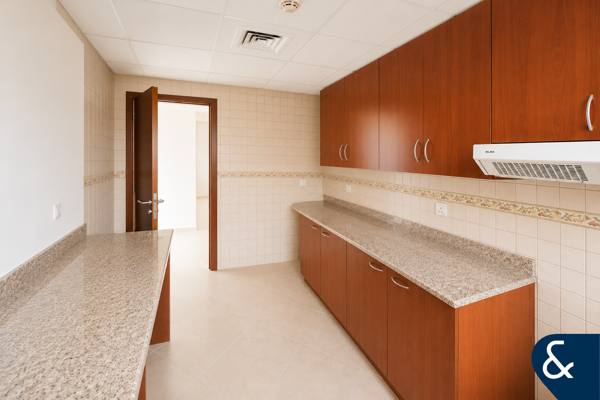 3 Bedrooms | Bright Open layout | 4 Baths