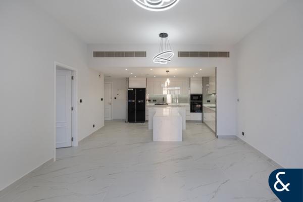 One Bed I Fully Upgraded I 1027 Sqft I VOT