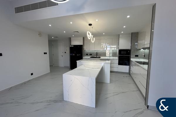 One Bed I Fully Upgraded I 1027 Sqft I VOT