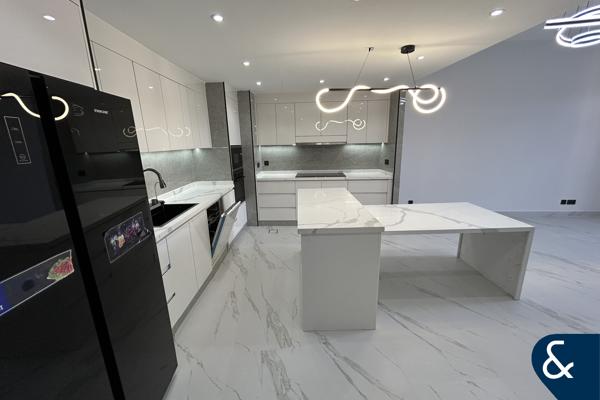 One Bed I Fully Upgraded I 1027 Sqft I VOT