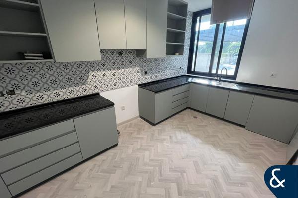 Single Row Upgraded | THK | 3 Bed + M | Pool