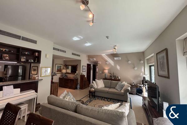 Spacious 2 Bedroom | Private Garden | VOT