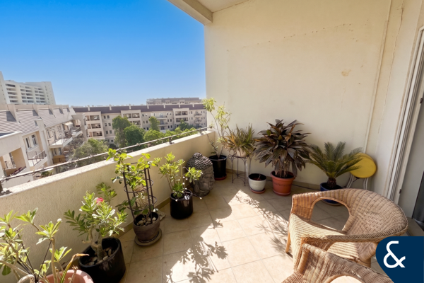 One Bedroom I VOT I 930 Sq'ft I Park View