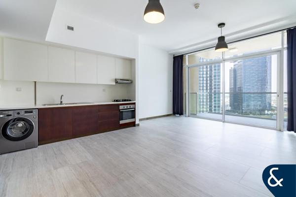 Unfurnished | Balcony | Modern Studio