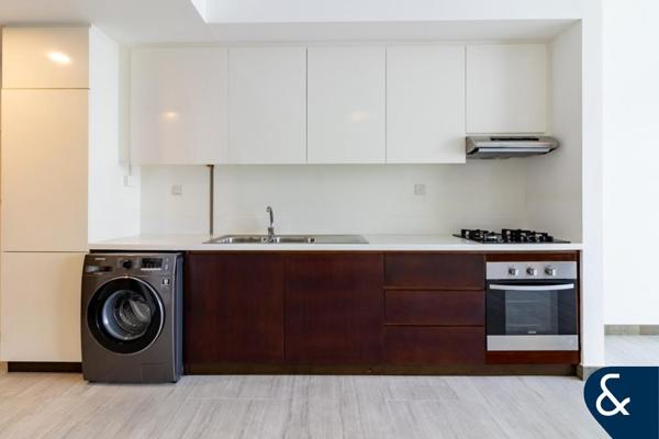 Unfurnished | Balcony | Modern Studio