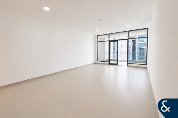 Spacious Modern Unit | Prime Location | 2 Bed